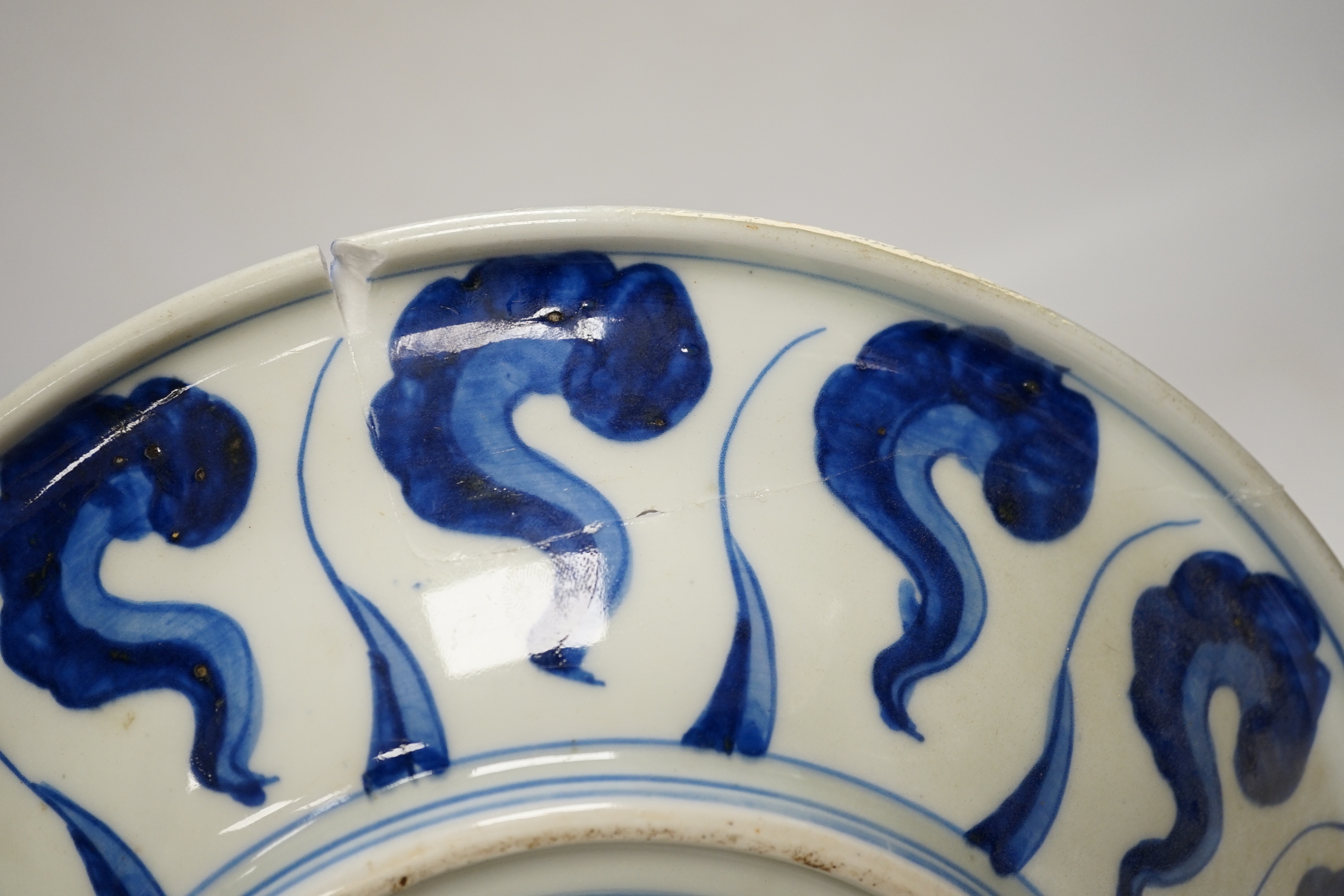 Assorted Chinese and Japanese ceramics comprising a famille rose bowl, two blue and white plates and a blue and white bowl, largest 30cm in diameter